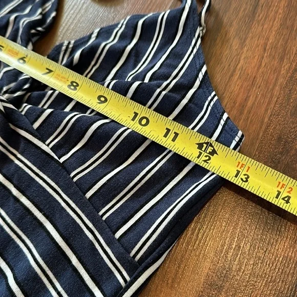 Hollister Peekaboo Striped Jumpsuit Navy/White Cut Out Wide Leg Crop Size Small - Picture 11 of 14